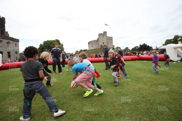 230612 - Cardiff Blues players visit the Tafwyl Festival at Cardiff Castle