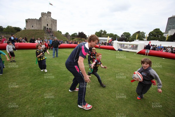 230612 - Cardiff Blues players visit the Tafwyl Festival at Cardiff Castle