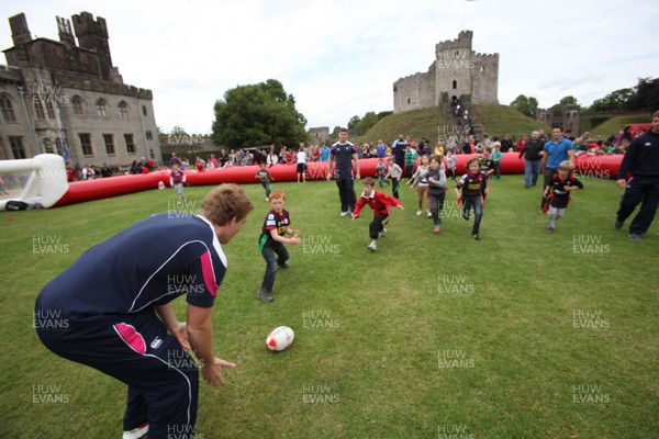 230612 - Cardiff Blues players visit the Tafwyl Festival at Cardiff Castle