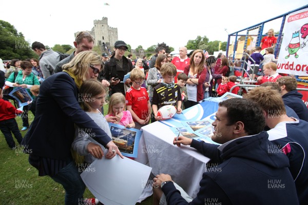 230612 - Cardiff Blues players visit the Tafwyl Festival at Cardiff Castle