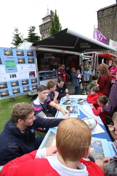 230612 - Cardiff Blues players visit the Tafwyl Festival at Cardiff Castle