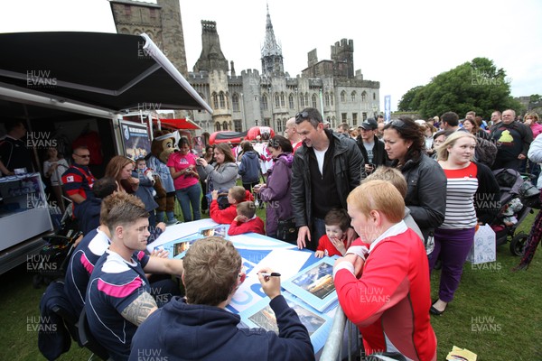 230612 - Cardiff Blues players visit the Tafwyl Festival at Cardiff Castle