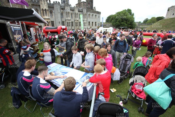 230612 - Cardiff Blues players visit the Tafwyl Festival at Cardiff Castle