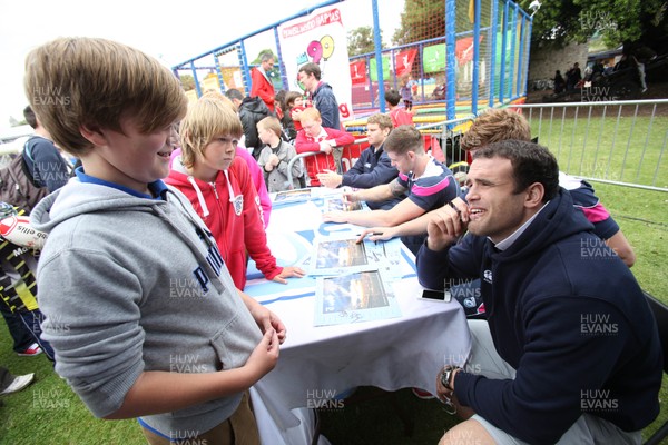 230612 - Cardiff Blues players visit the Tafwyl Festival at Cardiff Castle