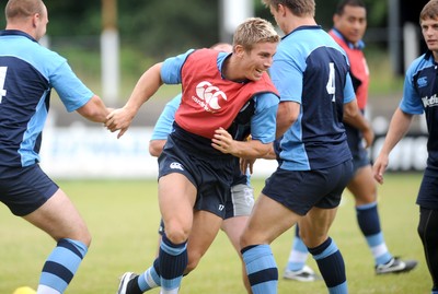 04.08.08 - Cardiff Blues Richard Mustoe takes part in an open training session at Pontypridd's Sardis Road 