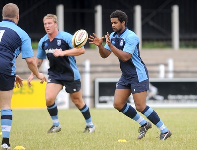 04.08.08 - Cardiff Blues Aled Brew takes part in an open training session at Pontypridd's Sardis Road 