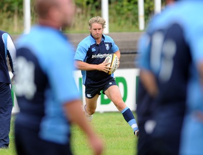 04.08.08 - Cardiff Blues Jamie Robinson takes part in an open training session at Pontypridd's Sardis Road 