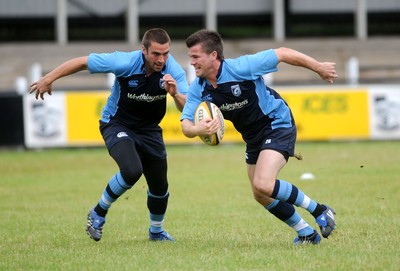 04.08.08 - Cardiff Blues Nicky Robinson and Ceri Sweeney take part in an open training session at Pontypridd's Sardis Road 