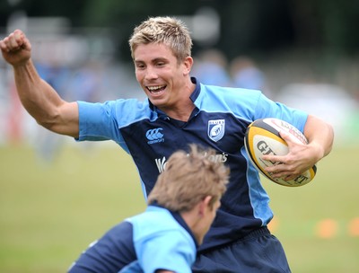 04.08.08 - Cardiff Blues Richard Mustoe takes part in an open training session at Pontypridd's Sardis Road 