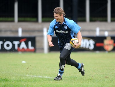 04.08.08 - Cardiff Blues Ben Blair takes part in an open training session at Pontypridd's Sardis Road 