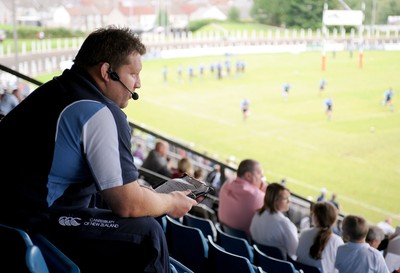 04.08.08 - Cardiff Blues Cardiff Blues' Dai Young oversees an open training session at Pontypridd's Sardis Road 