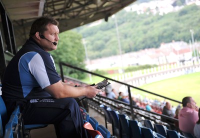 04.08.08 - Cardiff Blues Cardiff Blues' Dai Young oversees an open training session at Pontypridd's Sardis Road 