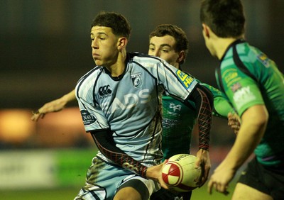 290212 Cardiff Blues South U16 v Ospreys U16 - Regional Age Grade Competition Final -Blues' Tyler Williams looks to pass 