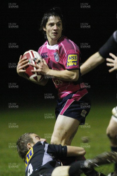 11.11.09 Cardiff Blues South Under 16's v Ospreys Under 16's - Regional Age Grade Championship - Blues' Luke O'Brien looks for support. 