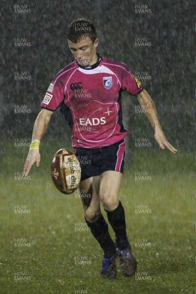 11.11.09 Cardiff Blues South Under 16's v Ospreys Under 16's - Regional Age Grade Championship - Blues' Gareth Thompson kick to touch. 