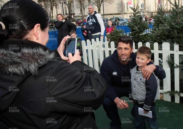 21.12.11 The Blues at Winter Wonderland - Blues' Gavin Henson meets fans at Winter Wonderland 