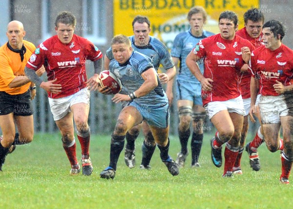 03.09.08 - Blues under 18 v Scarlets under 18 Blues' Tom Rowlands breaks 