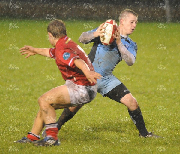 03.09.08 - Blues under 18 v Scarlets under 18 Blues' Kieron Olden tries to get through  