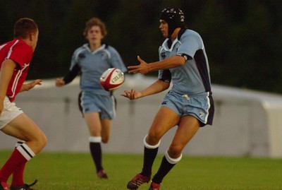 060906 - Blues Under 18 v Scarlets Under 18 - Blues Joe Xiberras offloads 