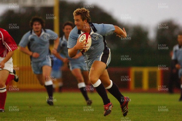 060906 - Blues Under 18 v Scarlets Under 18 - Blues Phil Williams breaks 