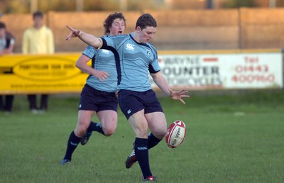 22.08.08 Cardiff `blues Under 20 v Munster Under 20 at Beddau. Iain Smerdon kicks ahead  