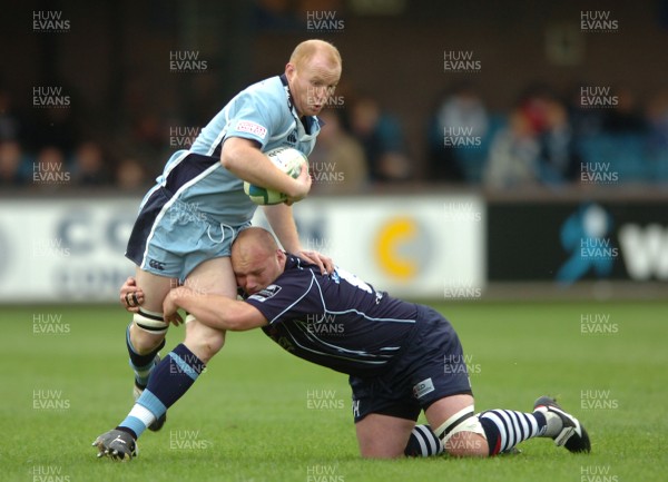 11.11.07 - Cardiff Blues v Bristol - Heineken Cup - Cardiff's Martyn Williams is tackled by Bristol's Jason Hobson 