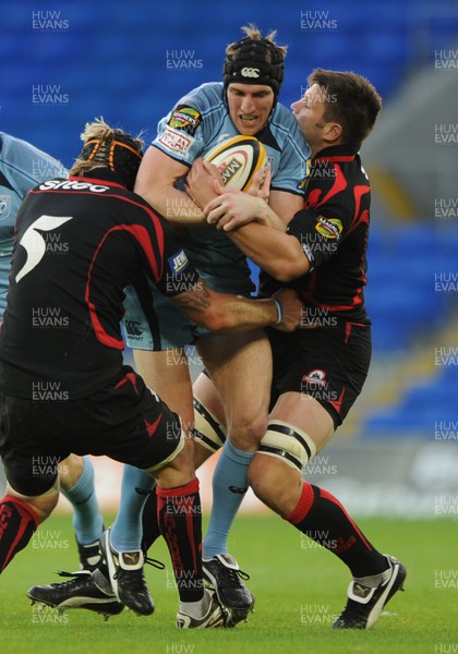 04.09.09 - Cardiff Blues v Edinburgh - Magners League - Sam Norton-Knight of Cardiff Blues is tackled by Scott MacLeod and Allister Hogg of Edinburgh. 