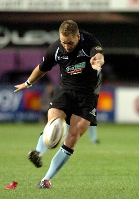 220906 - Cardiff Blues v Glasgow Warriors -  Magners League - Glasgow's Dan Parks kicks at goal 