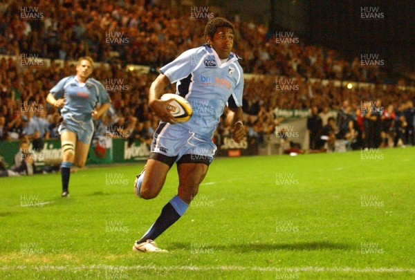 220906 - Cardiff Blues v Glasgow Warriors -  Magners League - Blues' Mosese Luveitasau runs in for try 