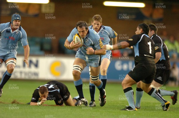 220906  Cardiff Blues v Glasgow  Blues Robert Sidoli powers through  