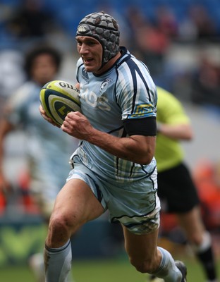 05.02.12 - Cardiff Blues v Harlequins, LV= Cup -.Blues Tom James races in to score try.