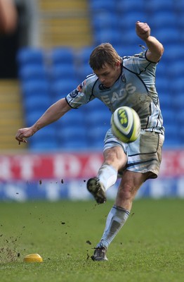 05.02.12 - Cardiff Blues v Harlequins, LV= Cup -.Blues Ben Blair takes penalty kick.