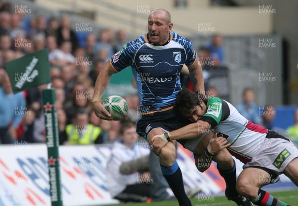 10.10.09 Cardiff Blues v Harlequins... Cardiff's Gareth Thomas is tackled by Gonzalo Tiesi. 