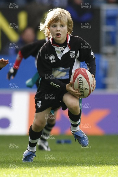 10.10.09 Cardiff Blues v Harlequins - Heineken Cup - Under 8's action: Pontypridd(black) v Cowbridge. 