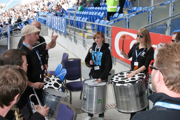 10.10.09 Cardiff Blues v Harlequins - Heineken Cup - Bigbeat Samba band entertain the crowd. 