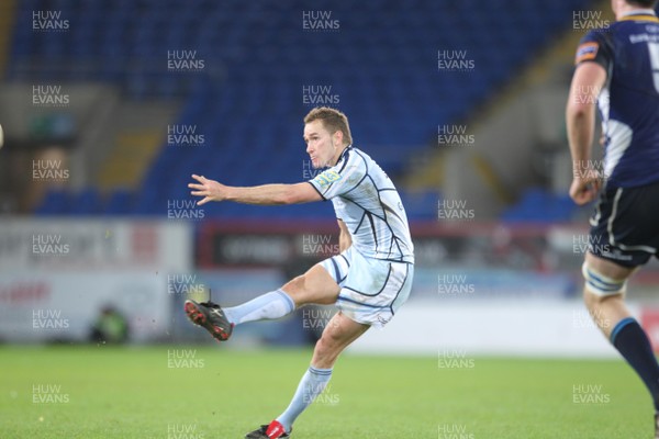 07.11.12 Cardiff Blues v Leinster... Blues' Dan Parks slots over a drop goal. 