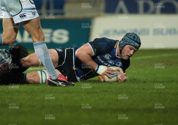 07.01.12 Cardiff Blues v Leinster - RaboDirect PRO 12 - Leinster's Sean O'Brien dives in to score a try 