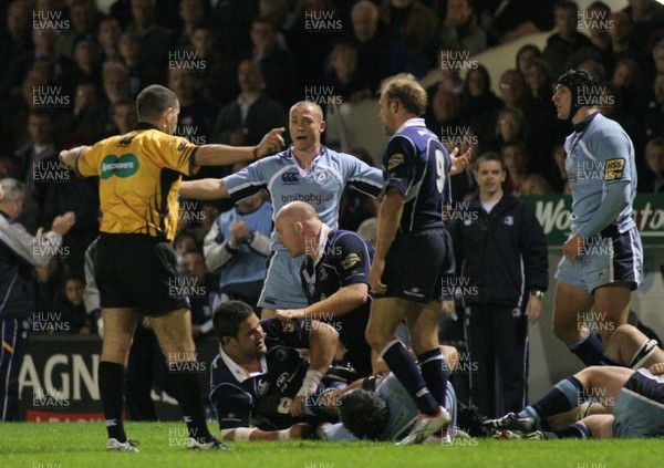 28.09.07  Cardiff Blues vs. Leinster. Magners League. Cardiff Arms Park, Cardiff. 
 
Richie Rees(L) & Tom James(headgear) show their frustration as Leinster concede another penalty in the closing stages of their Magners League defeat at The Arms Park. 
 
Darren Griffiths/