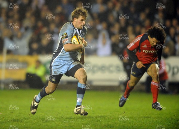 010308 - Cardiff Blues v Munster - Magners League -Cardiff's Tal Selley races in to score the match winning try