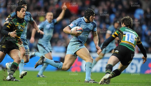 28.03.09 - Cardiff Blues v Northampton - EDF Energy Cup Semi Final 2009 - Cardiff's Tom James breaks. 