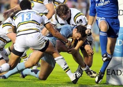 29.08.08 - cardiff Blues v Northampton Saints Blues' Jamie Roberts charges through to score try 