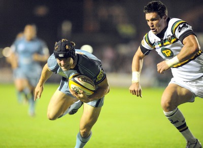 29.08.08 - cardiff Blues v Northampton Saints Blues' Lee Halfpenny braeks through to score try 