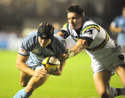 29.08.08 - cardiff Blues v Northampton Saints Blues' Lee Halfpenny braeks through to score try 