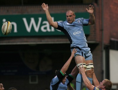 29.08.08 Cardiff Blues vs. Northampton Saints. Pre-Season Friendly. Cardiff Arms Park, Cardiff. 
 
Mark Lewis secures lineout ball. 
 
