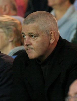 29.08.08 Cardiff Blues vs. Northampton Saints. Pre-Season Friendly. Cardiff Arms Park, Cardiff. 
 
Wales coach Warren Gatland casts a watchful eye over The Cardiff Blues squad.  
 
