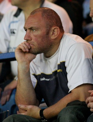 29.08.08 Cardiff Blues vs. Northampton Saints. Pre-Season Friendly. Cardiff Arms Park, Cardiff. 
 
Wales forwards coach Robyn McBride casts a watchful eye over The Cardiff Blues squad.  
 
