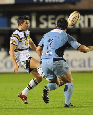 29.08.08 - cardiff Blues v Northampton Saints Northampton's Barry Everitt chips ahead 