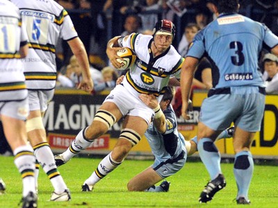 29.08.08 - cardiff Blues v Northampton Saints Northampton's Rob Milligan tries to break through 