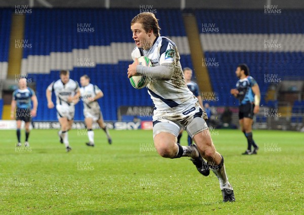 15.01.10 - Heineken Cup Rugby, Group 5, Cardiff Blues v Sale Sharks Sale Sharks' Mathew Tait runs in on his way to score a try 