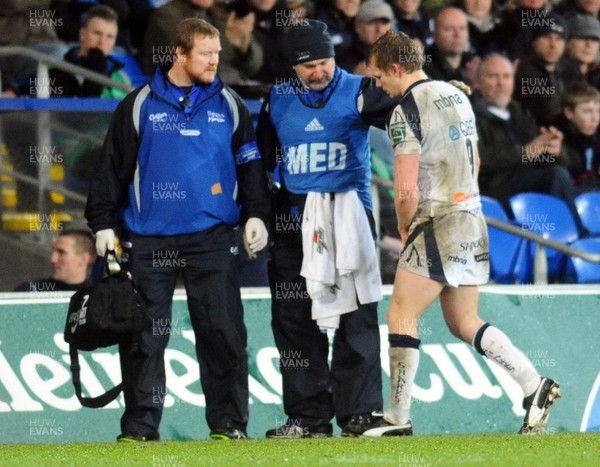 15.01.10 - Heineken Cup Rugby, Group 5, Cardiff Blues v Sale Sharks Sale Sharks' Dwayne Peel leaves the field shortly after half time 